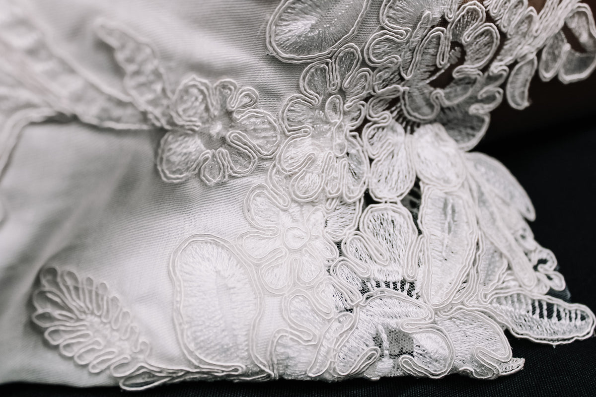 Lace and linen shorts by Maurizio