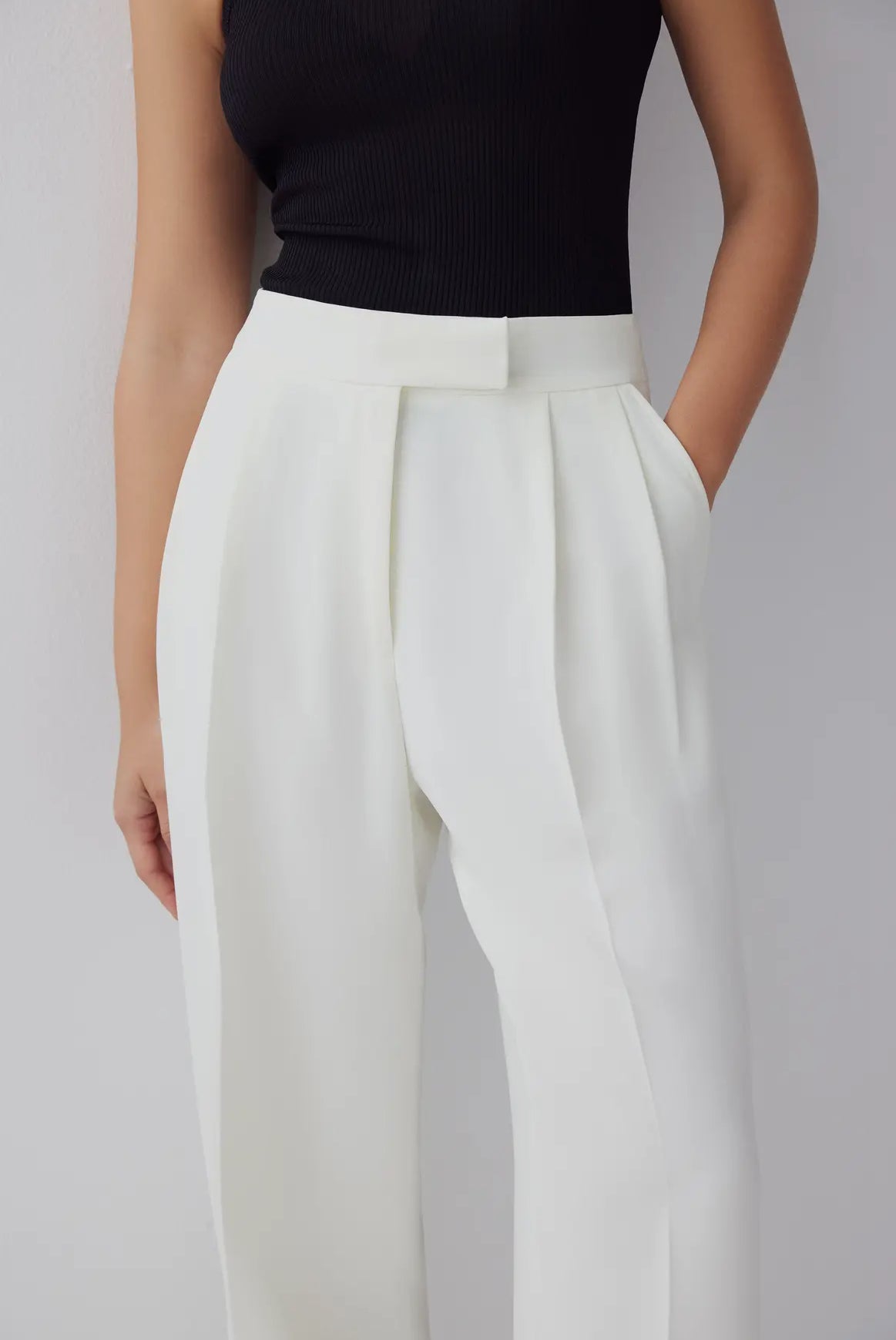 White high waisted Trouser pleated pants by Le Cle White high waisted Trouser pleated pants by Le Cle