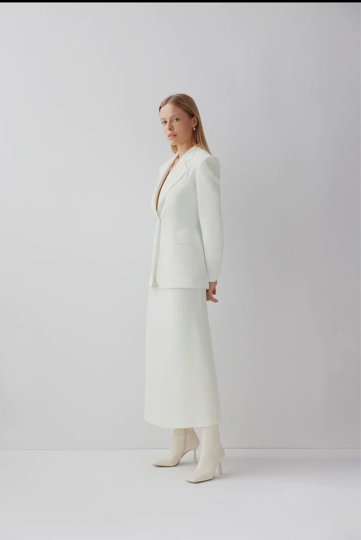 Tailored white blazer by Le Cre