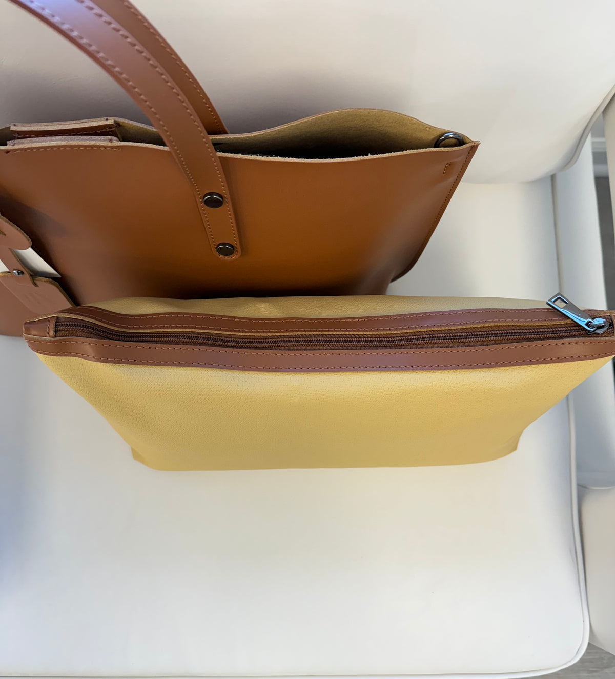 Leather tote bag by Mondarno