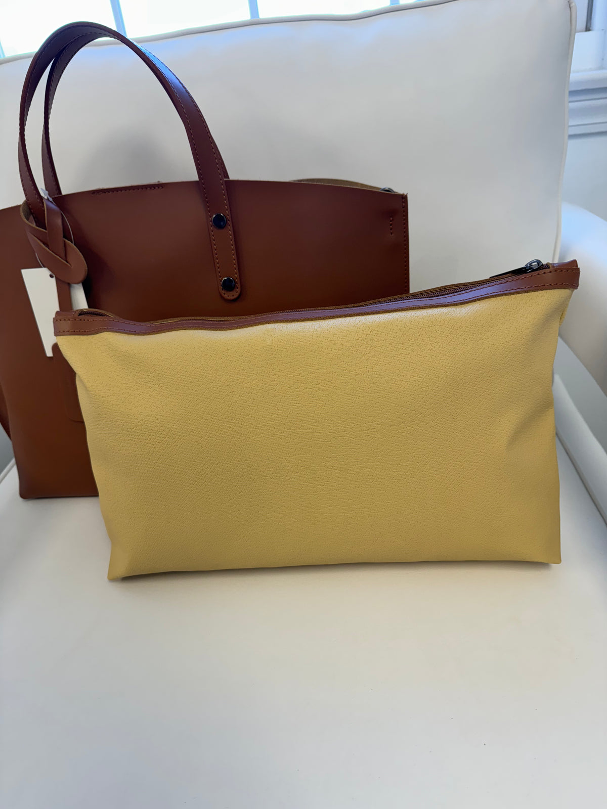 Leather tote bag by Mondarno