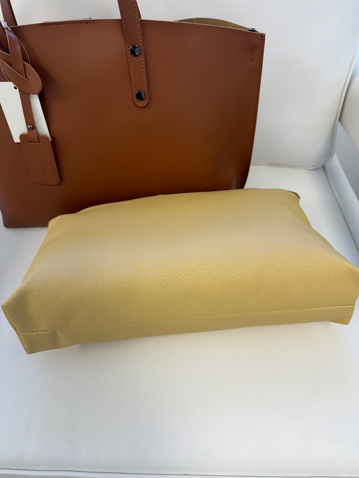 Leather tote bag by Mondarno